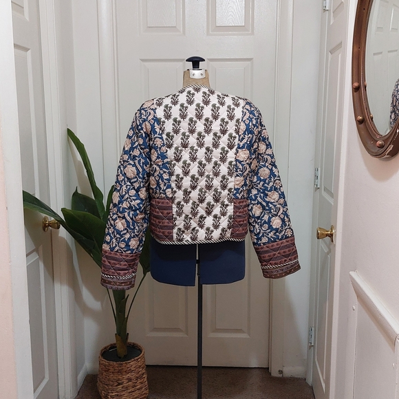 Floral Patterned Open Front Jacket - Picture 7 of 11